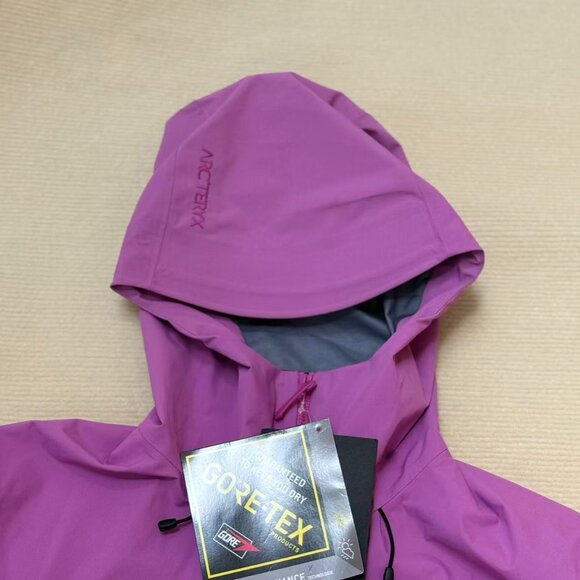 Arc'teryx rose pink windbreaker, unisex, comfortable and durable. - Picture 5 of 9